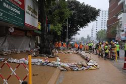 Lại xảy ra sự cố phun trào bùn ở Metro Nhổn - Ga Hà Nội