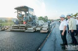 Phó Thủ tướng Hồ Đức Phớc: Điều tiết nguồn thu hợp lý để lo cho vùng sâu, vùng xa