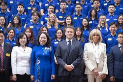 Phó Chủ tịch nước Võ Thị Ánh Xuân cùng Tổng thống Pháp Emmanuel Macron và Phu nhân thăm Trường đại học Khoa học và Công nghệ Hà Nội