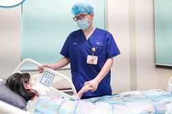 Hồi sinh sự sống cho bé gái 11 tuổi ngừng tuần hoàn sau tai nạn cửa cuốn