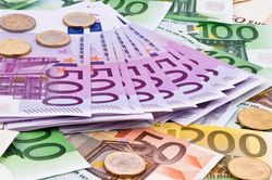 Nhà đầu tư bán tháo USD, đồng EUR đứng trước 'cơ hội vàng' để vươn lên