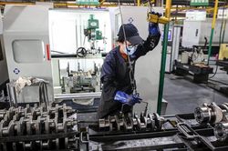 Công nghiệp Trung Quốc phục hồi giữa vòng xoáy thuế quan