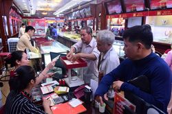 Giá vàng chiều nay 27/5/2025: Giá vàng trong nước và thế giới tiếp tục giảm rơi tự do khỏi mốc tâm lý quan trọng