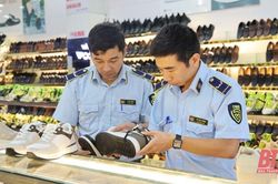 TP Thanh Hóa: Cửa hàng kinh doanh thời trang giả loạt thương hiệu nổi tiếng