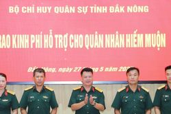 Đắk Nông: Trao kinh phí hỗ trợ cho quân nhân hiếm muộn