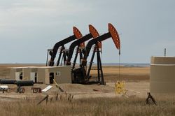 Giá xăng dầu hôm nay 27/5: Thị trường chờ đợi quyết định của OPEC+