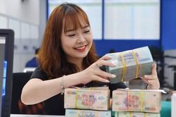 Lãi suất tiết kiệm ngày 27/5: Một ngân hàng liên tục giảm lãi suất huy động