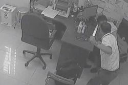 Tạm giữ bác sĩ đâm đồng nghiệp vì mâu thuẫn cá nhân