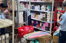 Cà Mau: Thu giữ hơn 2.000 sản phẩm mỹ phẩm không rõ nguồn gốc