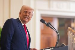Phản ứng của Nhà Trắng sau khi tòa án chặn 'thuế đối ứng' của ông Trump