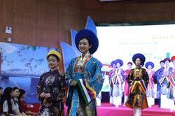 Trưng bày 'Áo dài Việt Nam qua các thời kỳ lịch sử'