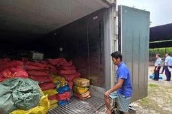 Phát hiện kho chứa 25 tấn mực ống, chân gà, sách bò bốc mùi ở Quảng Ninh