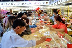 Giá vàng hôm nay 29/5/2025: Giá vàng trong nước và thế giới tăng trở lại, người dân đổ xô mua vàng sau mức giá thấp sáng qua