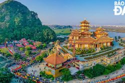 Tối 30-5, phật tử và nhân dân bắt đầu chiêm bái Xá lợi Phật tại Chùa Quan Thế Âm