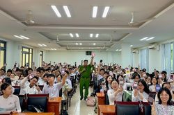 Người dân Đà Nẵng góp ý dự thảo sửa đổi Hiến pháp 2013 qua ứng dụng VNEID