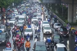 Hà Nội 'nắn chỉnh' giao thông nhiều tuyến phố để giảm ùn tắc