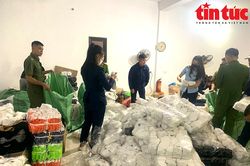 Khởi tố đối tượng sản xuất hàng trăm nghìn đôi bít tất giả mạo nhãn hiệu nổi tiếng