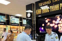 Thanh Hóa: Phát hiện lô kính giả mạo nhãn hiệu nổi tiếng Cartier, LV, Dior, Chanel, Versace, Rayban, Gucc..