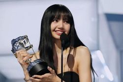 Lisa (Blackpink) ra mắt phim tài liệu đầu tay, tiếp tục khẳng định tầm ảnh hưởng toàn cầu