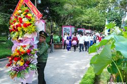 Ban Chính sách, Chiến lược Trung ương dâng hương tưởng niệm Chủ tịch Hồ Chí Minh