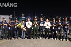 Bí thư Thành ủy Nguyễn Văn Quảng thăm, động viên đội pháo hoa Đà Nẵng (Việt Nam 1)