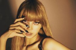 Siêu sao K-pop Lisa của Blackpink lên màn ảnh rộng