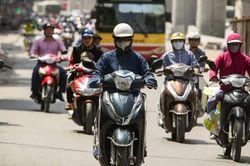 Hà Nội nắng nóng hơn 40 độ C