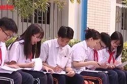 Hà Nội: Thí sinh làm thủ tục dự thi lớp 10 vào sáng 6/6