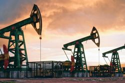 Giá xăng dầu hôm nay 2/6/2025: Thị trường chờ động thái mới từ OPEC+
