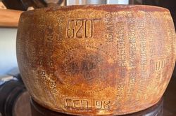 Bánh phô mai Italia ủ 27 năm phá kỷ lục thế giới