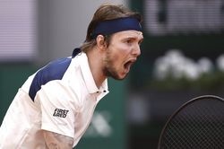 Bí quyết thành công của tay vợt Kazakhstan đầu tiên lọt vào tứ kết một giải Grand Slam
