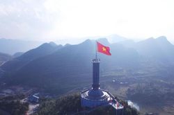 Cột cờ Quốc gia Lũng Cú tạm dừng đón khách tham quan
