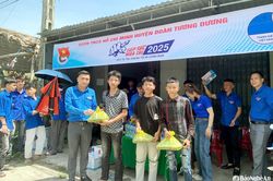 Hàng trăm suất cơm miễn phí tiếp sức sĩ tử sau môn thi đầu tiên