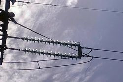 Truyền tải điện Hà Nội xử lý kịp thời vật bay mắc đường dây