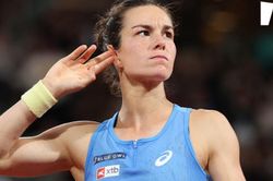 Tay vợt hạng 361 thế giới tiếp tục viết câu chuyện cổ tích ở Roland Garros 2025