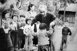 Bác Hồ với thơ viết cho thiếu nhi