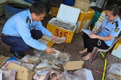 Cảnh báo thực phẩm 'bẩn': Đừng dễ dãi với sức khỏe của chính mình