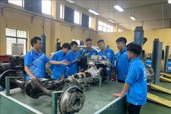 Phát triển nguồn nhân lực, tạo lợi thế thu hút đầu tư