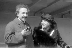 Cuộc hôn nhân của thiên tài Albert Einstein và người vợ thứ hai