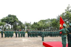 Gần 200 chiến sĩ mới Bộ đội Biên phòng Đắk Nông tuyên thệ dưới quân kỳ