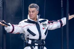 Robbie Williams và màn trở lại hoành tráng của 'ông hoàng giải trí'
