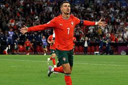 40 tuổi vẫn 'chạy' tốt, giới hạn nào cho Cristiano Ronaldo?