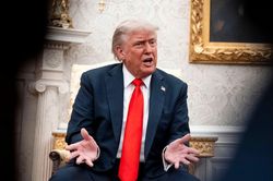 Ông Trump so sánh chiến sự Nga - Ukraine với 'hai đứa trẻ đánh nhau'