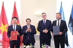 Hai Thủ tướng Việt Nam và Estonia chứng kiến lễ ký văn kiện hợp tác