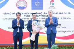 Hội Nhà báo Cuba trao tặng Huy chương cao quý cho các nhà báo Việt Nam, khẳng định mối quan hệ bền chặt