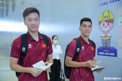 Đội tuyển Việt Nam lên đường từ sáng sớm sang Malaysia, sẵn sàng cho 'trận chung kết' bảng F