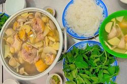 Cách nấu lẩu gà lá é đơn giản, thơm ngon
