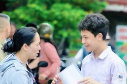 Hình ảnh ấn tượng của thí sinh Hà Nội hoàn thành bài thi đầu tiên