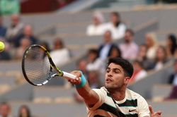 Carlos Alcaraz vào chung kết Roland Garros sau khi Musetti bỏ cuộc giữa chừng