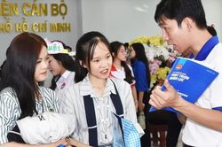 Hơn 300 học sinh trải nghiệm một ngày làm sinh viên Học viện Cán bộ TPHCM